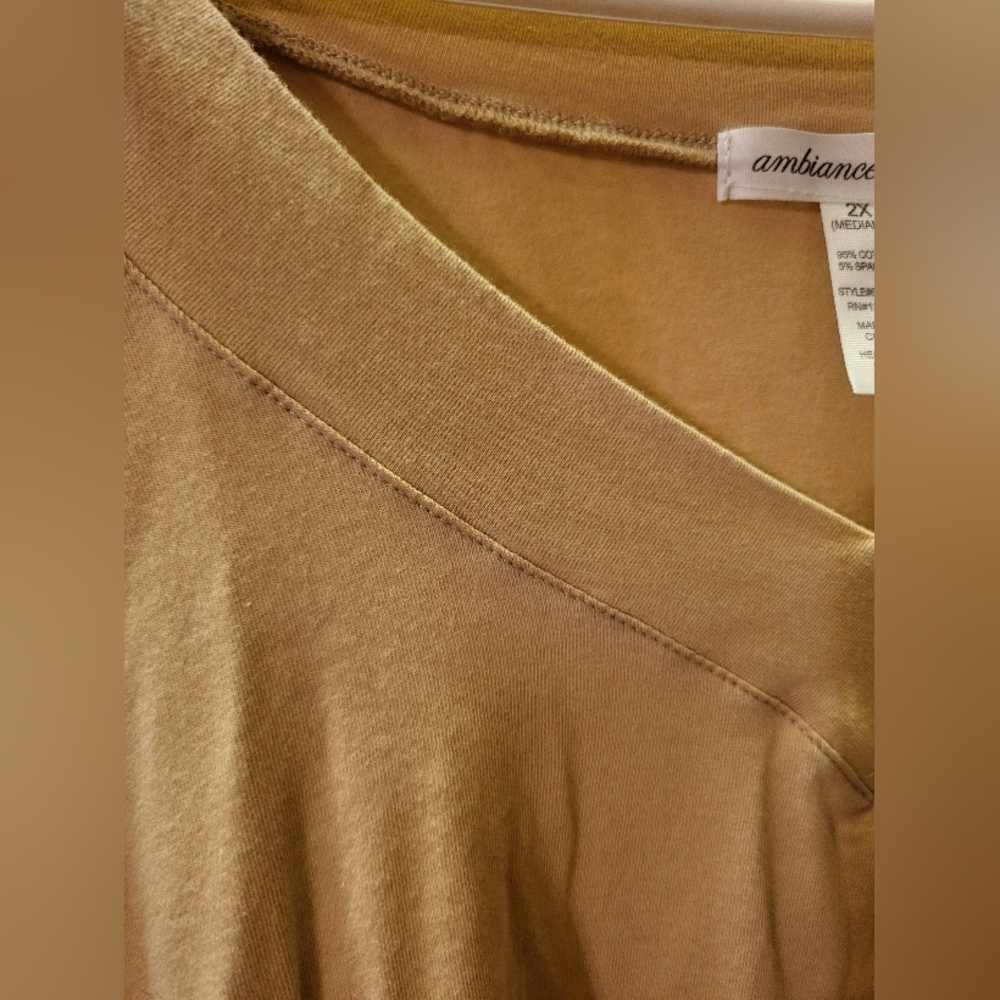 V-NECK blouse